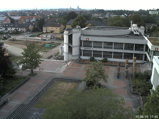 Foto der Webcam: Verwaltungsgebäude, Innenhof mit Audimax, Hörsaal-Gebäude 1