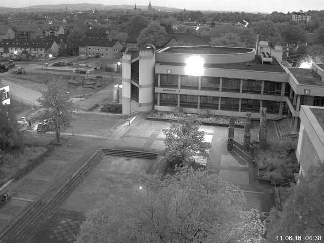 Foto der Webcam: Verwaltungsgebäude, Innenhof mit Audimax, Hörsaal-Gebäude 1