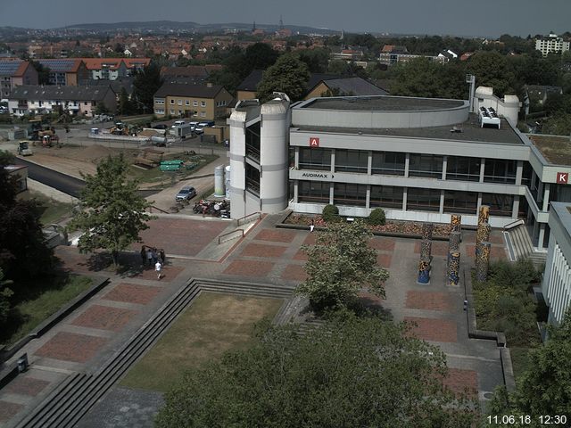 Foto der Webcam: Verwaltungsgebäude, Innenhof mit Audimax, Hörsaal-Gebäude 1