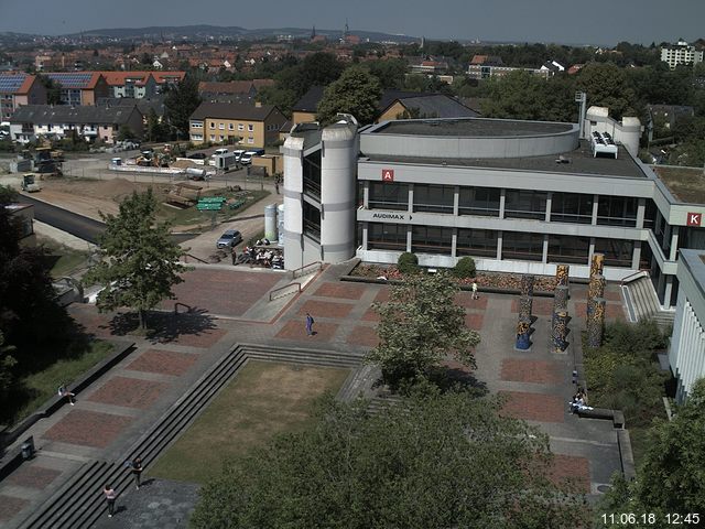 Foto der Webcam: Verwaltungsgebäude, Innenhof mit Audimax, Hörsaal-Gebäude 1