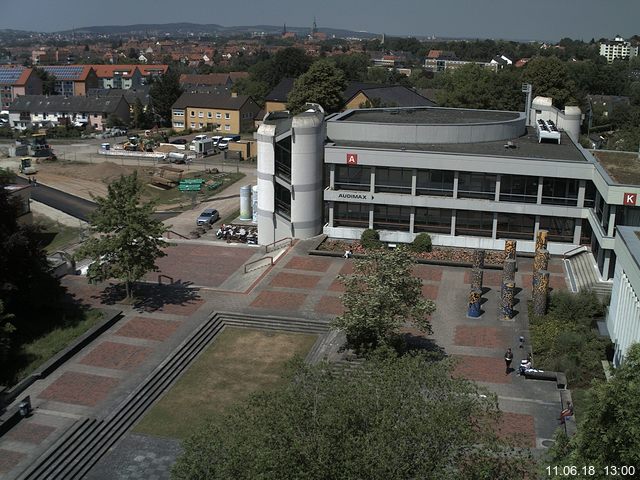 Foto der Webcam: Verwaltungsgebäude, Innenhof mit Audimax, Hörsaal-Gebäude 1