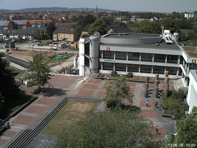 Foto der Webcam: Verwaltungsgebäude, Innenhof mit Audimax, Hörsaal-Gebäude 1