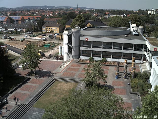 Foto der Webcam: Verwaltungsgebäude, Innenhof mit Audimax, Hörsaal-Gebäude 1