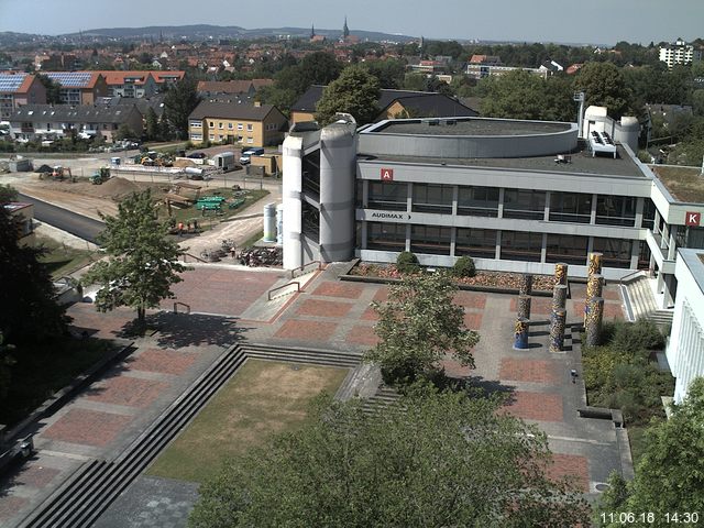 Foto der Webcam: Verwaltungsgebäude, Innenhof mit Audimax, Hörsaal-Gebäude 1