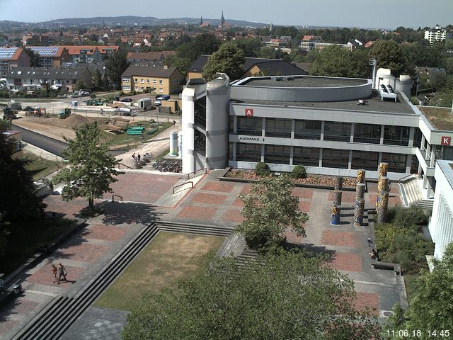 Foto der Webcam: Verwaltungsgebäude, Innenhof mit Audimax, Hörsaal-Gebäude 1