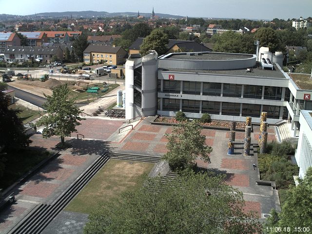 Foto der Webcam: Verwaltungsgebäude, Innenhof mit Audimax, Hörsaal-Gebäude 1