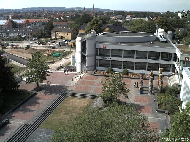 Foto der Webcam: Verwaltungsgebäude, Innenhof mit Audimax, Hörsaal-Gebäude 1