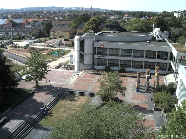 Foto der Webcam: Verwaltungsgebäude, Innenhof mit Audimax, Hörsaal-Gebäude 1