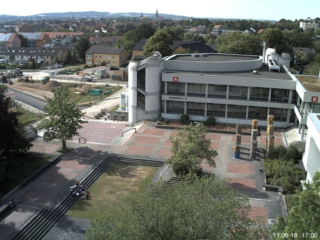 Foto der Webcam: Verwaltungsgebäude, Innenhof mit Audimax, Hörsaal-Gebäude 1