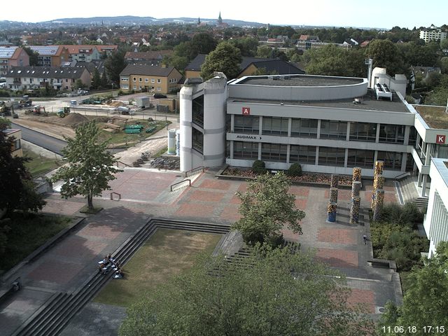 Foto der Webcam: Verwaltungsgebäude, Innenhof mit Audimax, Hörsaal-Gebäude 1