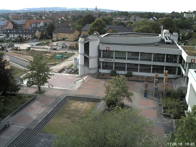 Foto der Webcam: Verwaltungsgebäude, Innenhof mit Audimax, Hörsaal-Gebäude 1