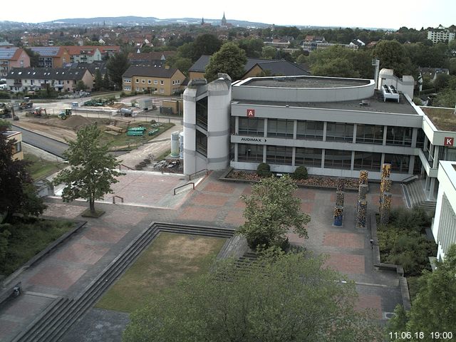 Foto der Webcam: Verwaltungsgebäude, Innenhof mit Audimax, Hörsaal-Gebäude 1