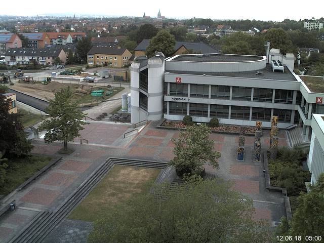 Foto der Webcam: Verwaltungsgebäude, Innenhof mit Audimax, Hörsaal-Gebäude 1