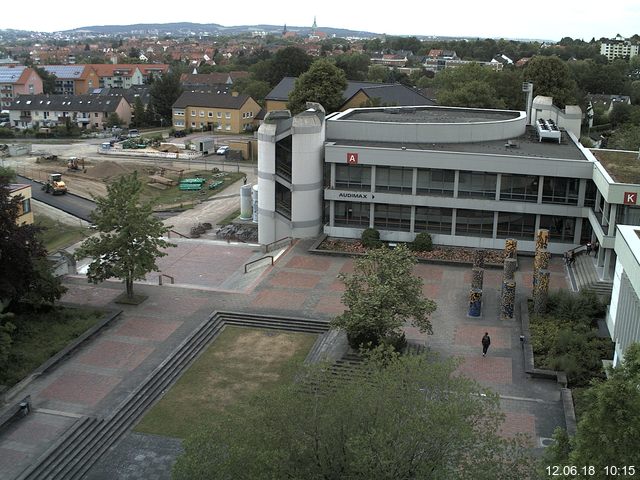 Foto der Webcam: Verwaltungsgebäude, Innenhof mit Audimax, Hörsaal-Gebäude 1