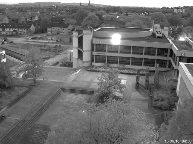 Foto der Webcam: Verwaltungsgebäude, Innenhof mit Audimax, Hörsaal-Gebäude 1