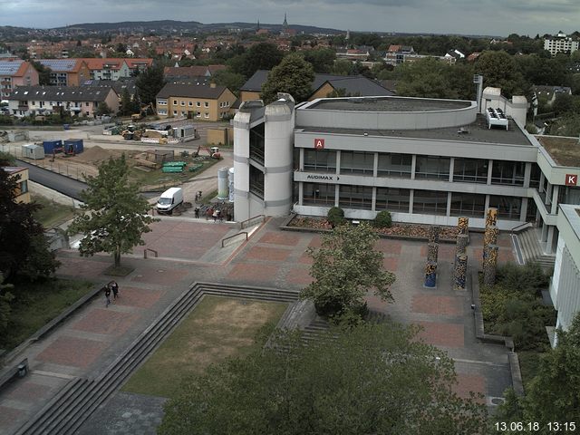 Foto der Webcam: Verwaltungsgebäude, Innenhof mit Audimax, Hörsaal-Gebäude 1