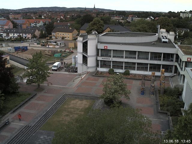 Foto der Webcam: Verwaltungsgebäude, Innenhof mit Audimax, Hörsaal-Gebäude 1