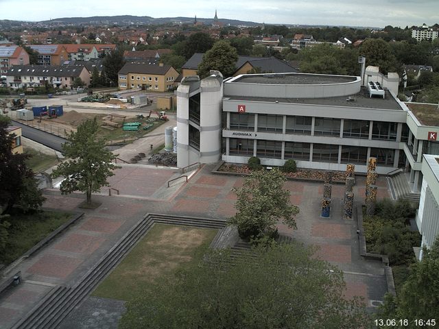 Foto der Webcam: Verwaltungsgebäude, Innenhof mit Audimax, Hörsaal-Gebäude 1