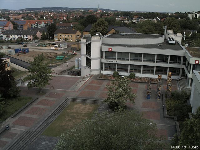 Foto der Webcam: Verwaltungsgebäude, Innenhof mit Audimax, Hörsaal-Gebäude 1