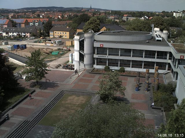 Foto der Webcam: Verwaltungsgebäude, Innenhof mit Audimax, Hörsaal-Gebäude 1