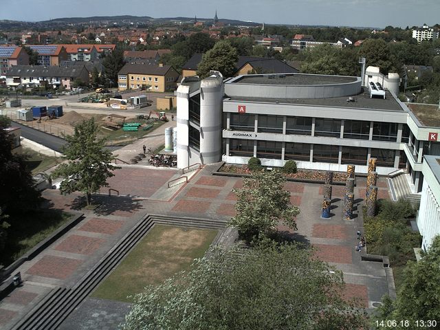 Foto der Webcam: Verwaltungsgebäude, Innenhof mit Audimax, Hörsaal-Gebäude 1