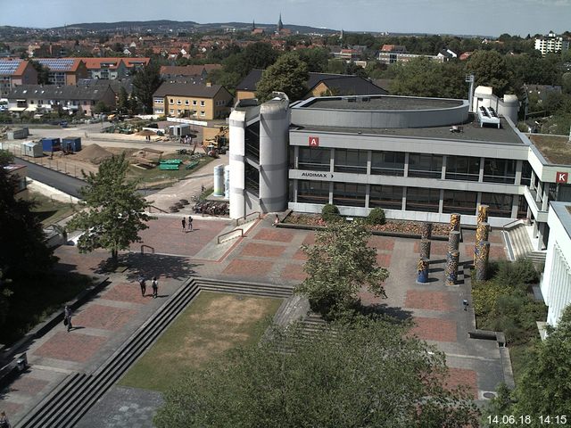 Foto der Webcam: Verwaltungsgebäude, Innenhof mit Audimax, Hörsaal-Gebäude 1