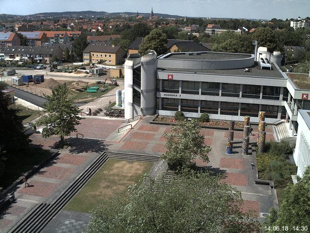 Foto der Webcam: Verwaltungsgebäude, Innenhof mit Audimax, Hörsaal-Gebäude 1