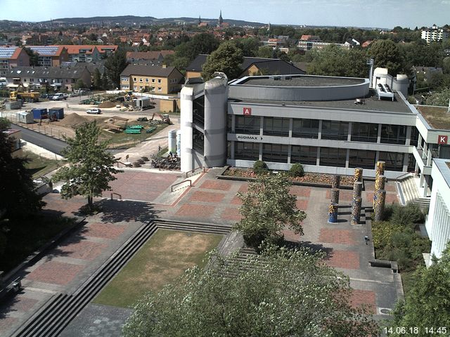 Foto der Webcam: Verwaltungsgebäude, Innenhof mit Audimax, Hörsaal-Gebäude 1