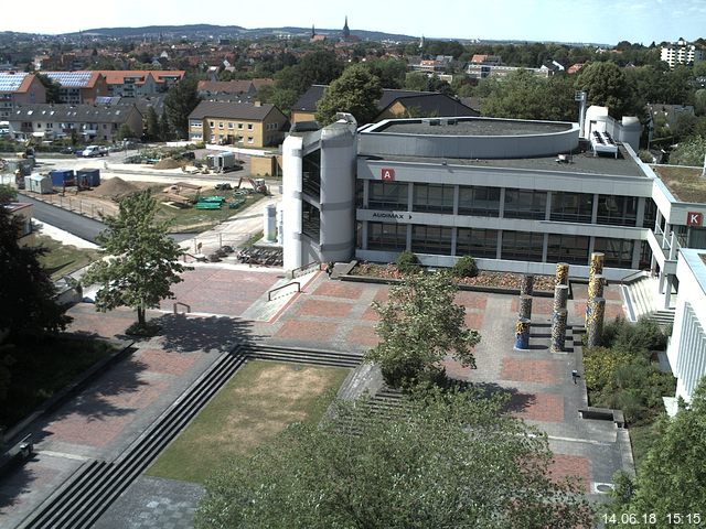 Foto der Webcam: Verwaltungsgebäude, Innenhof mit Audimax, Hörsaal-Gebäude 1