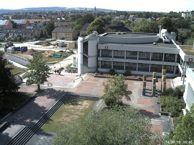 Foto der Webcam: Verwaltungsgebäude, Innenhof mit Audimax, Hörsaal-Gebäude 1