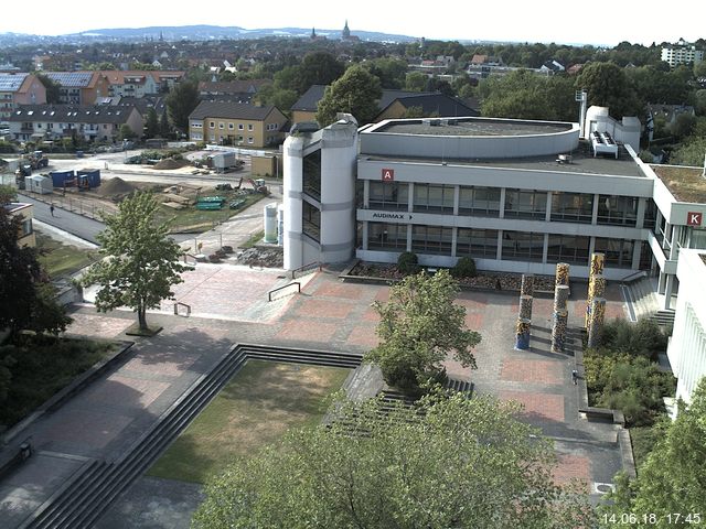 Foto der Webcam: Verwaltungsgebäude, Innenhof mit Audimax, Hörsaal-Gebäude 1