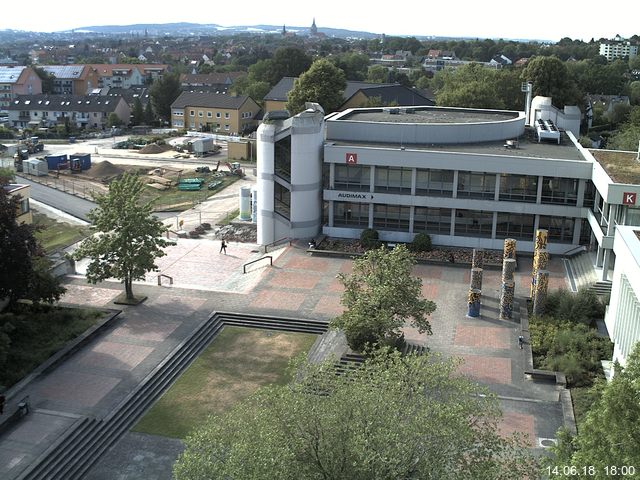 Foto der Webcam: Verwaltungsgebäude, Innenhof mit Audimax, Hörsaal-Gebäude 1