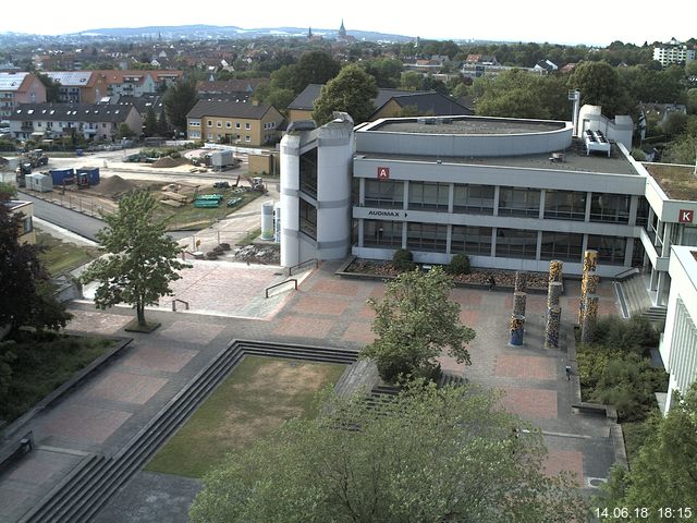 Foto der Webcam: Verwaltungsgebäude, Innenhof mit Audimax, Hörsaal-Gebäude 1