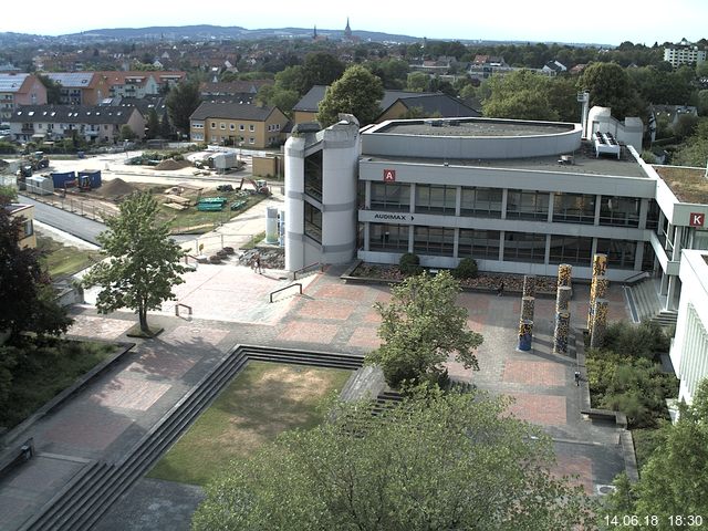 Foto der Webcam: Verwaltungsgebäude, Innenhof mit Audimax, Hörsaal-Gebäude 1