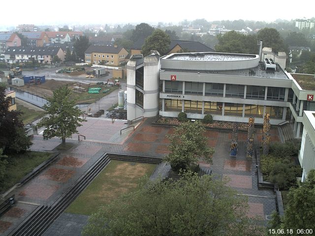 Foto der Webcam: Verwaltungsgebäude, Innenhof mit Audimax, Hörsaal-Gebäude 1