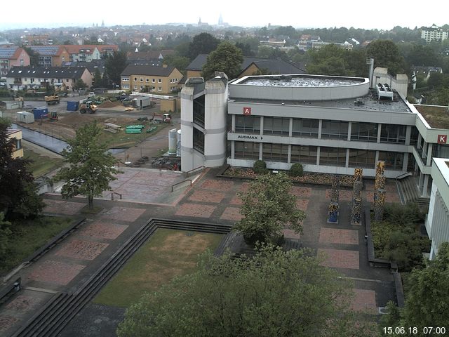 Foto der Webcam: Verwaltungsgebäude, Innenhof mit Audimax, Hörsaal-Gebäude 1