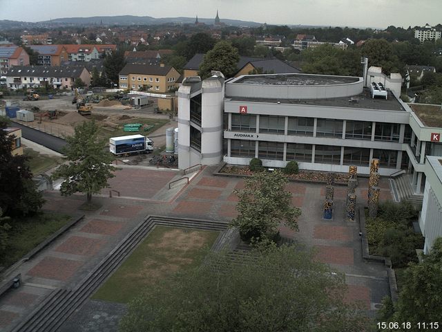 Foto der Webcam: Verwaltungsgebäude, Innenhof mit Audimax, Hörsaal-Gebäude 1