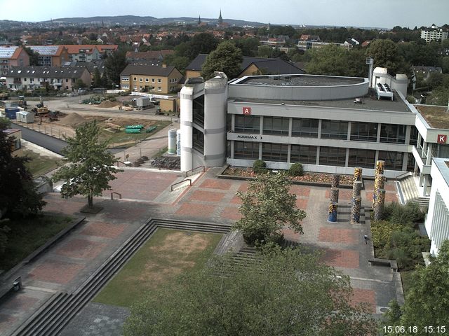 Foto der Webcam: Verwaltungsgebäude, Innenhof mit Audimax, Hörsaal-Gebäude 1