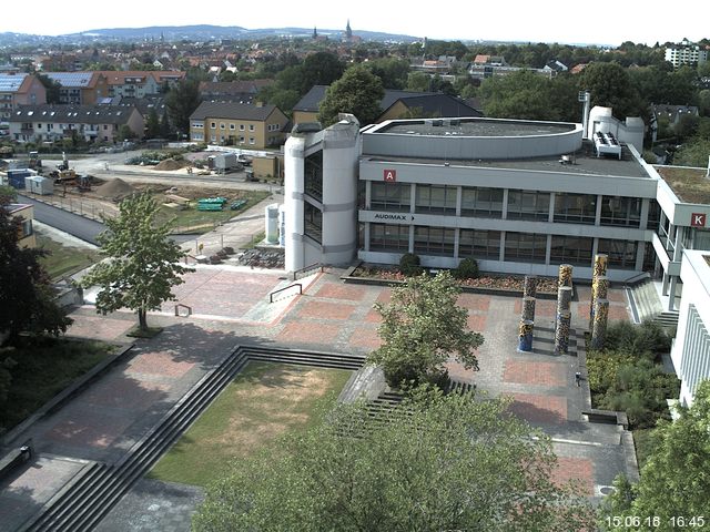 Foto der Webcam: Verwaltungsgebäude, Innenhof mit Audimax, Hörsaal-Gebäude 1