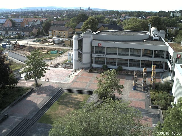 Foto der Webcam: Verwaltungsgebäude, Innenhof mit Audimax, Hörsaal-Gebäude 1