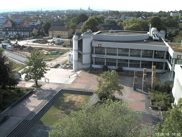 Foto der Webcam: Verwaltungsgebäude, Innenhof mit Audimax, Hörsaal-Gebäude 1