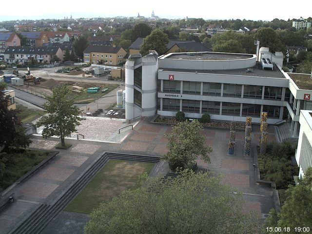 Foto der Webcam: Verwaltungsgebäude, Innenhof mit Audimax, Hörsaal-Gebäude 1