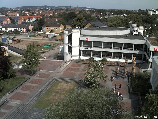 Foto der Webcam: Verwaltungsgebäude, Innenhof mit Audimax, Hörsaal-Gebäude 1