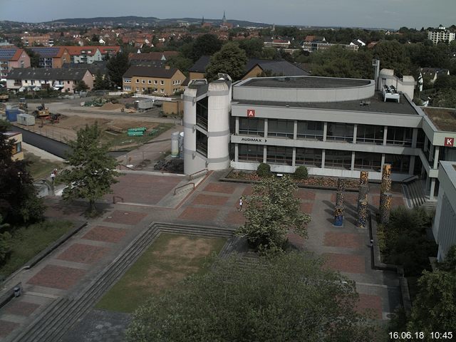 Foto der Webcam: Verwaltungsgebäude, Innenhof mit Audimax, Hörsaal-Gebäude 1