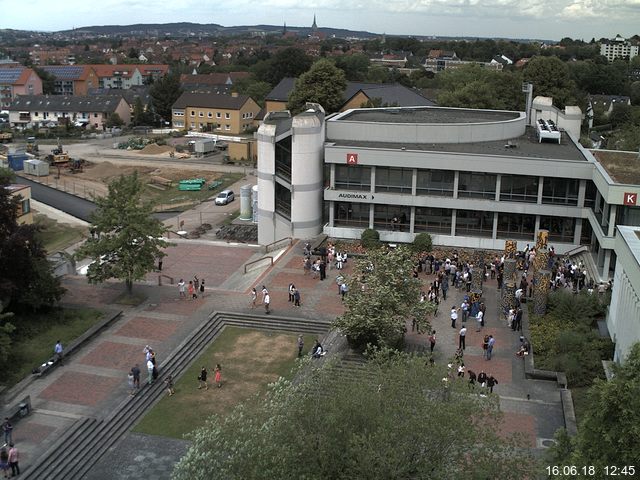 Foto der Webcam: Verwaltungsgebäude, Innenhof mit Audimax, Hörsaal-Gebäude 1