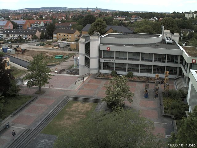 Foto der Webcam: Verwaltungsgebäude, Innenhof mit Audimax, Hörsaal-Gebäude 1