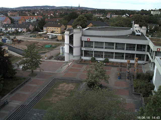 Foto der Webcam: Verwaltungsgebäude, Innenhof mit Audimax, Hörsaal-Gebäude 1