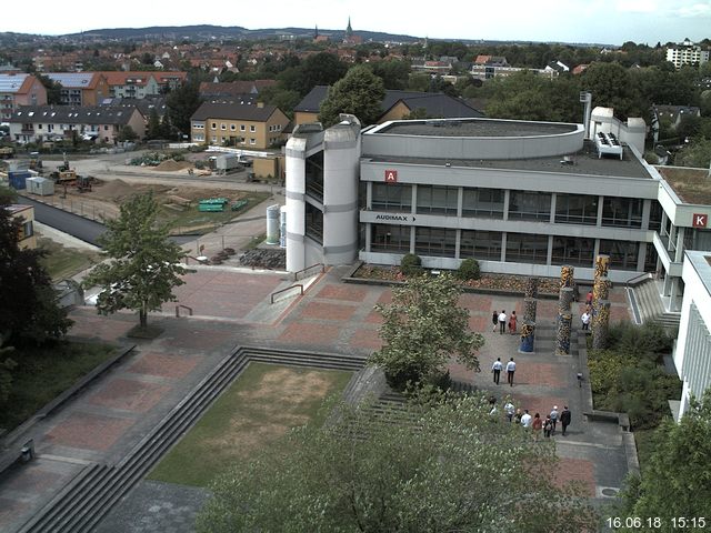 Foto der Webcam: Verwaltungsgebäude, Innenhof mit Audimax, Hörsaal-Gebäude 1