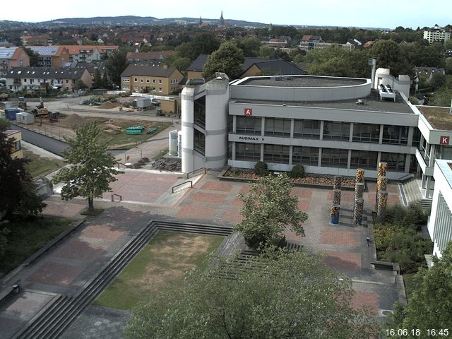 Foto der Webcam: Verwaltungsgebäude, Innenhof mit Audimax, Hörsaal-Gebäude 1