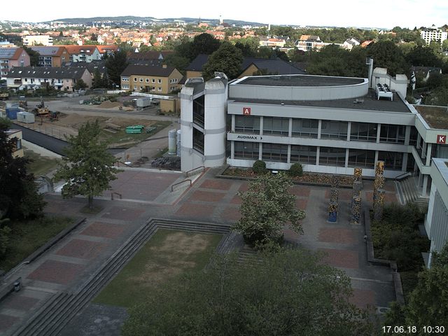 Foto der Webcam: Verwaltungsgebäude, Innenhof mit Audimax, Hörsaal-Gebäude 1